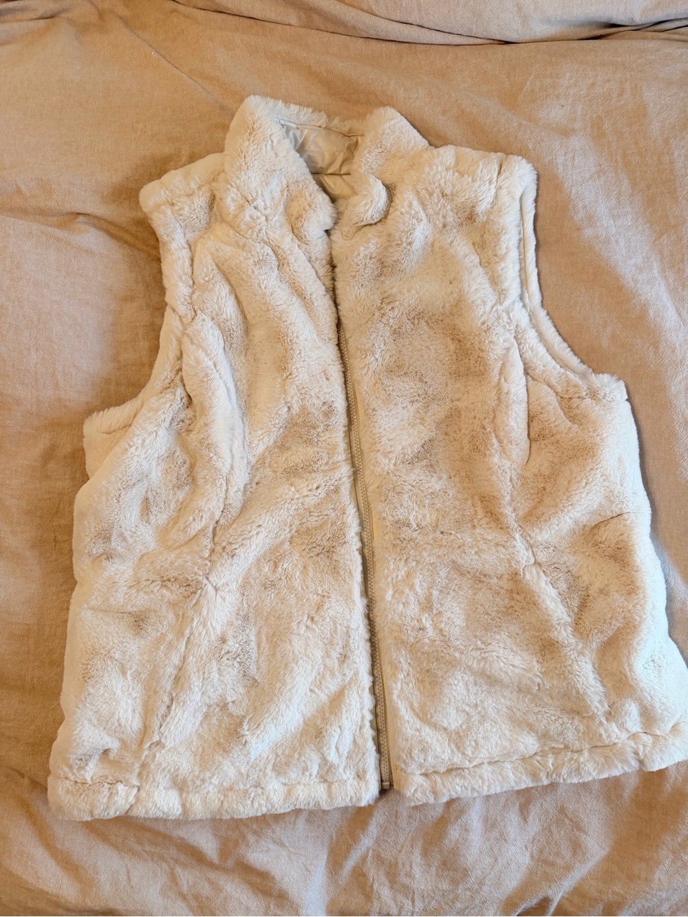 Woman’s Reversable Plush Zip-Front Vest - Cream